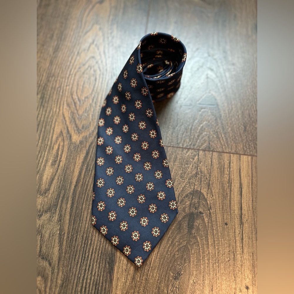 Vintage Gucci Wide Silk Tie 4.5” Navy Floral Medallion Made in Italy